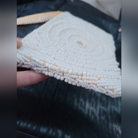 ❤️Beaded Pearl Wristlet - Picture 2 of 4